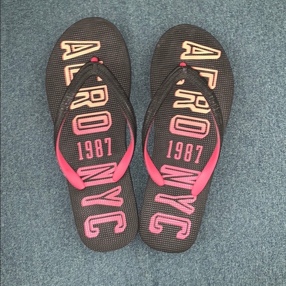 Aeropostale Flip Flops - Picture 2 of 2